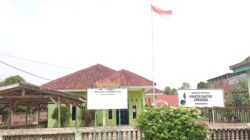 Miris Bendera Merah Putih Rusak Masih Berkibar Di Kantor PGRI Kecamatan Ambarawa Kabupaten Pringsewu