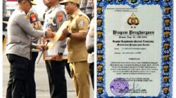 BUPATI PRINGSEWU DAPAT PENGHARGAAN DARI KAPOLDA LAMPUNG