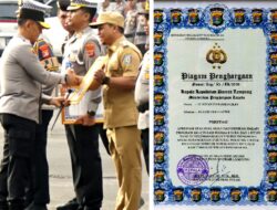 BUPATI PRINGSEWU DAPAT PENGHARGAAN DARI KAPOLDA LAMPUNG