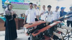 Dukung Ketahanan Pangan, Bupati Pringsewu Riyanto Pamungkas Serahkan 20 Unit Traktor Tangan untuk Kelompok Tani