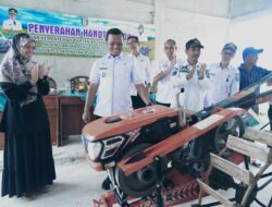 Dukung Ketahanan Pangan, Bupati Pringsewu Riyanto Pamungkas Serahkan 20 Unit Traktor Tangan untuk Kelompok Tani